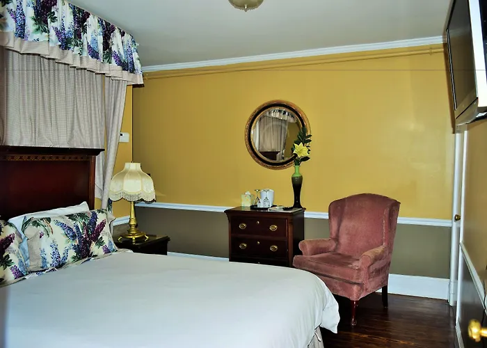 Bellevue Manor
